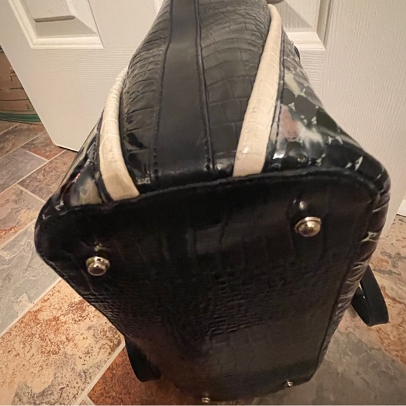 👜 RARE FIND!! Brahmin Medium Asher Python Print Tote in Black Carlisle pattern! - Picture 8 of 11